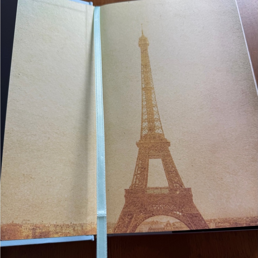 Kristin Hannah "The Nightingale" 10th Anniversary Edition - Black & Gold - Picture 3 of 8